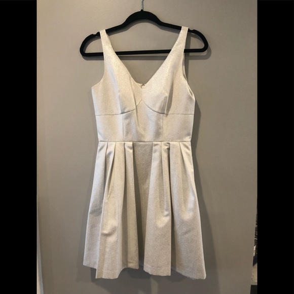🏠 Moving Sale 📦 EUC Metallic Dress - Picture 2 of 6
